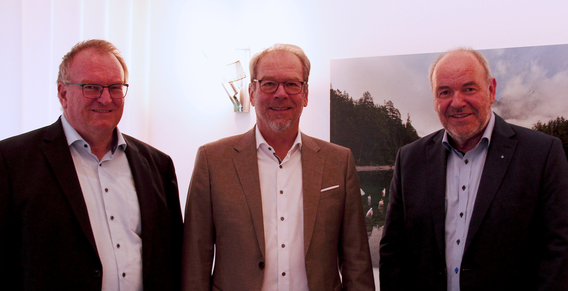 Prof. Dr.-Ing. Christian Forkel, stellv. Verbandsratsvorsitzender, Volker Mießeler, Verbandsratsvorsitzender, Prof. Heinrich Schäfer, Vorstand (v.l.n.r.) Prof. Dr.-Ing. Christian Forkel, stellv. Verbandsratsvorsitzender, Volker Mießeler, Verbandsratsvorsitzender, Prof. Heinrich Schäfer, Vorstand (v.l.n.r.)