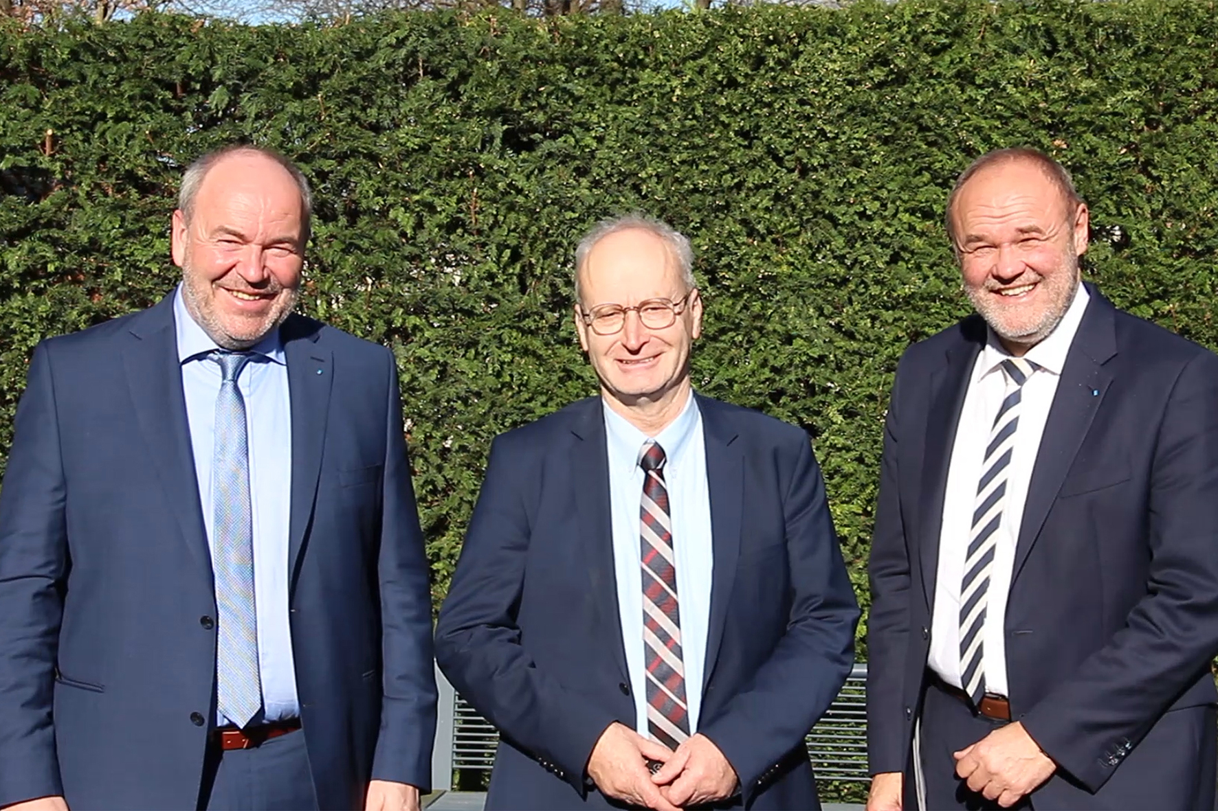 Foto von links nach rechts: Prof. Heinrich Schäfer, der neue Erftverbandsvorstand ab 1. Oktober 2023, Verbandsratsvorsitzender Dr. Hans-Peter Schick und Erftverbandsvorstand Dr. Bernd Bucher
