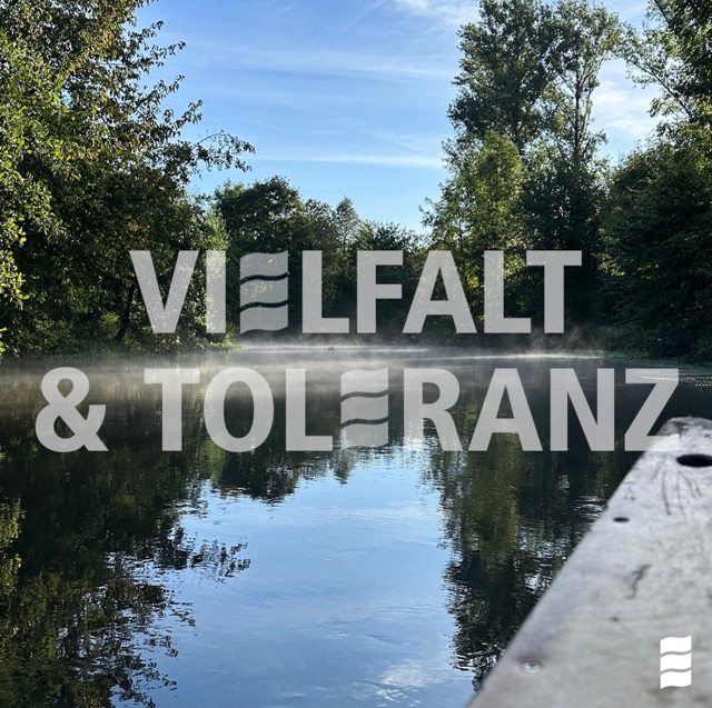 Foto der Erft im Hintergrund und im Vordergrund der Schriftzug "Wir stehen für Vielfalt und Toleranz"