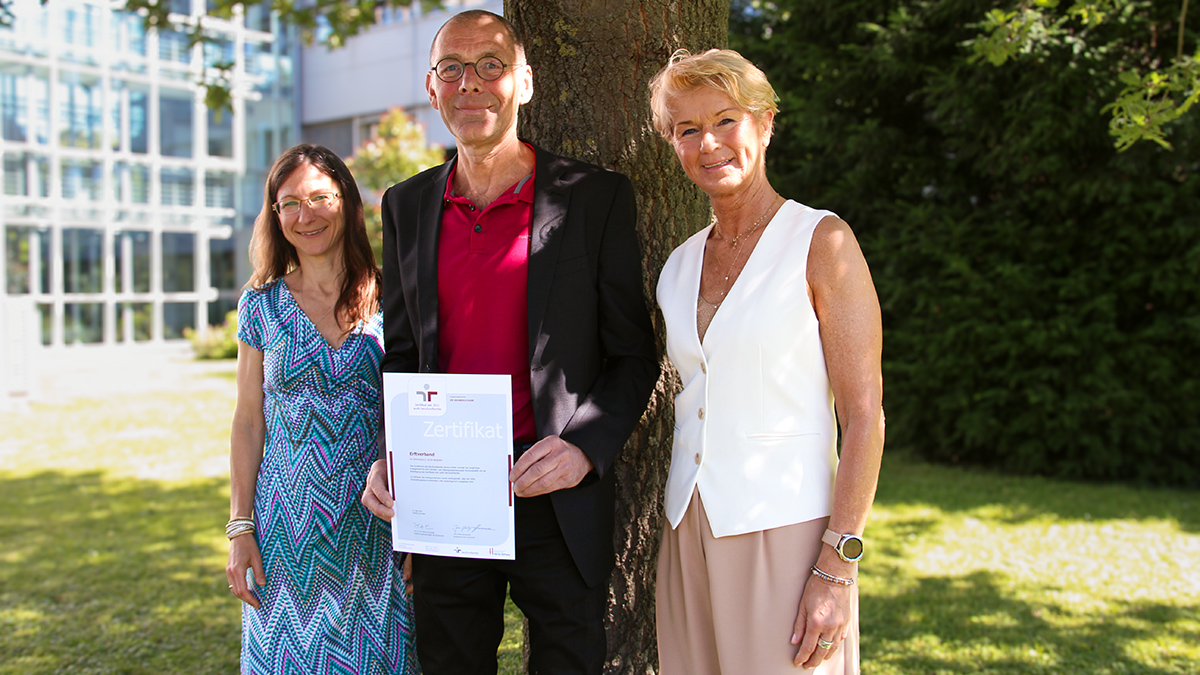 (Personen von links nach rechts) Angela Caesar-Wendel (Abteilungsleitung Personal), Arnold Thomas (Bereichsleitung Personal & Verwaltung), Elvira Loevenich (Familienbeauftragte)