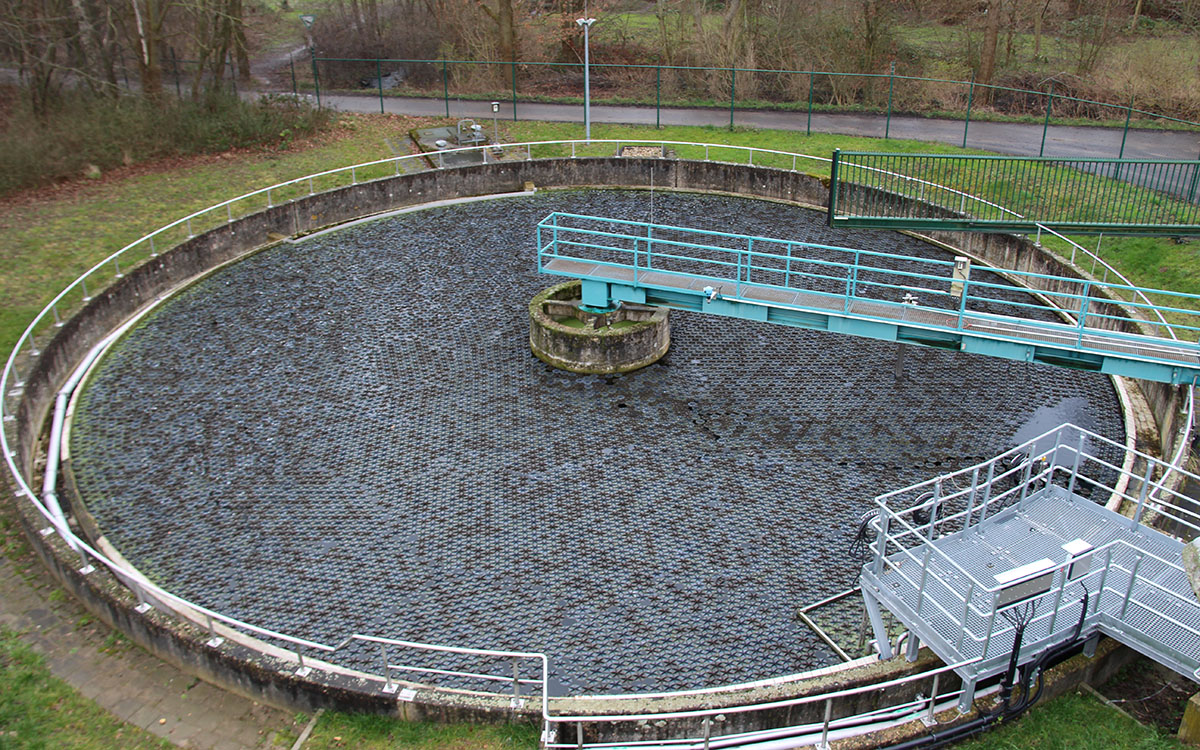 Neuer Aktivkohlefilter auf der Kläranlage Bergheim-Glessen am 16. Februar 2022. Dieser wurde als Forschungsvorhaben für 2 Jahre dort im Anschluss an die Membranfilter aufgebaut.