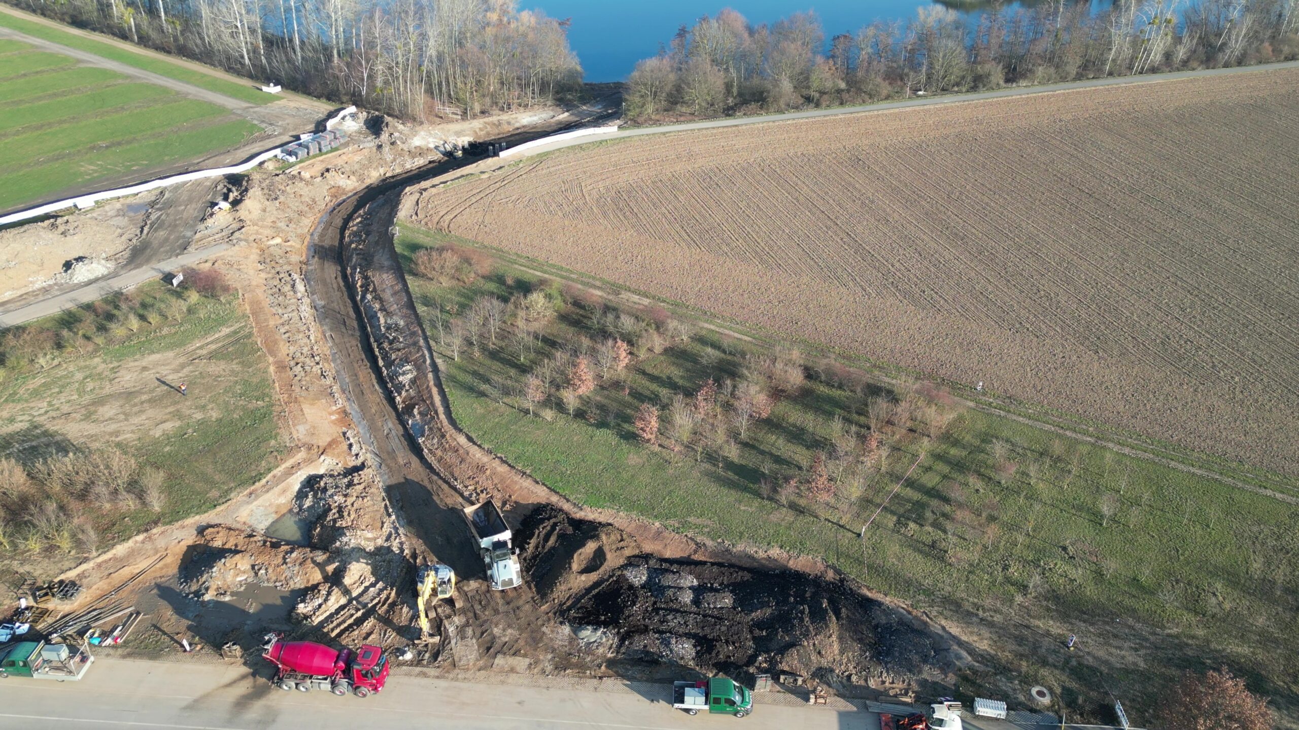 Luftaufnahme der Baustelle am Hochwasserabschlag Zülpicher Wassersportsee